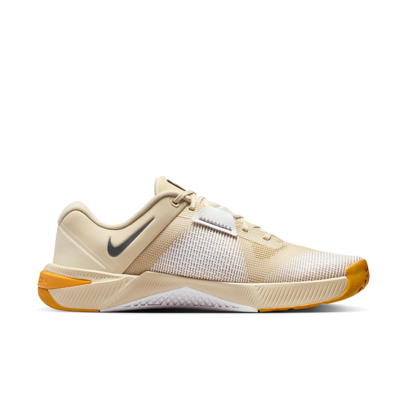 Buty treningowe Nike Metcon 10 "Light Khaki & Gold Leaf" | Mezczyzni | Trening | 03 | SPORTSHOWROOM