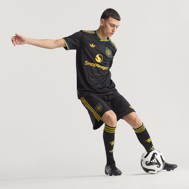 adidas Manchester United 2025/26 Third Authentic JI7419 03