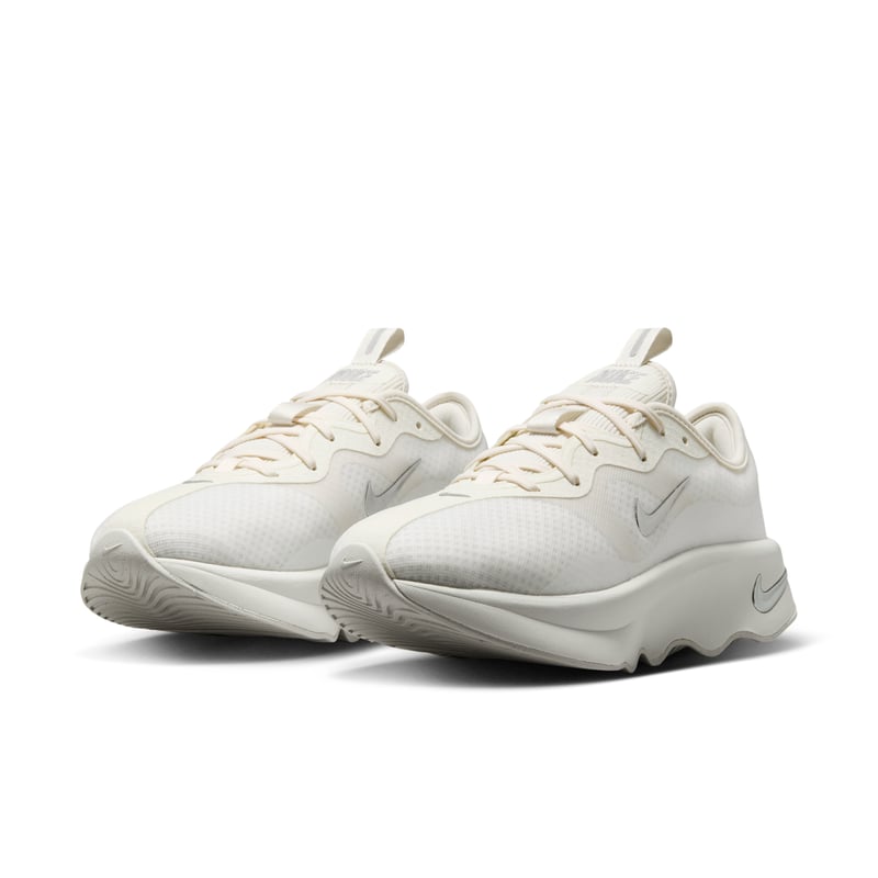 Nike Motiva 2 schoenen "Summit White & Phantom" | Dames | Wandelen | 05 | SPORTSHOWROOM