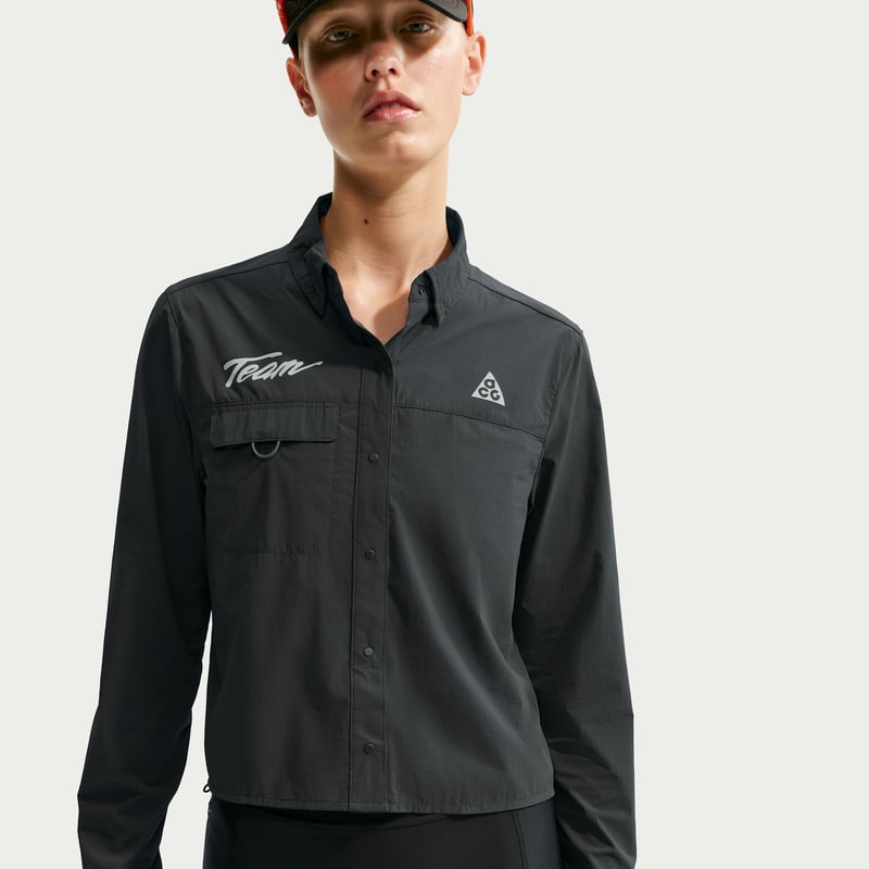 Nike ACG "Aireez" Button-Up Graphic Top "Dark Smoke Grey" | Dames | Outdoor | 01 | SPORTSHOWROOM