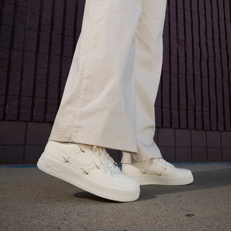 Nike Air Force 1 '07 LX FV3654-111 02