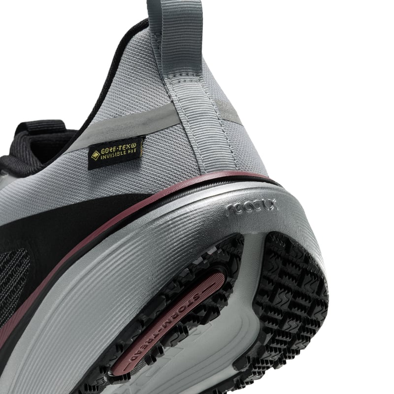 Nike Pegasus 42 GORE-TEX hardloopschoenen "Light Smoke Grey & Pink Smoke" | Dames | Hardlopen | 08 | SPORTSHOWROOM