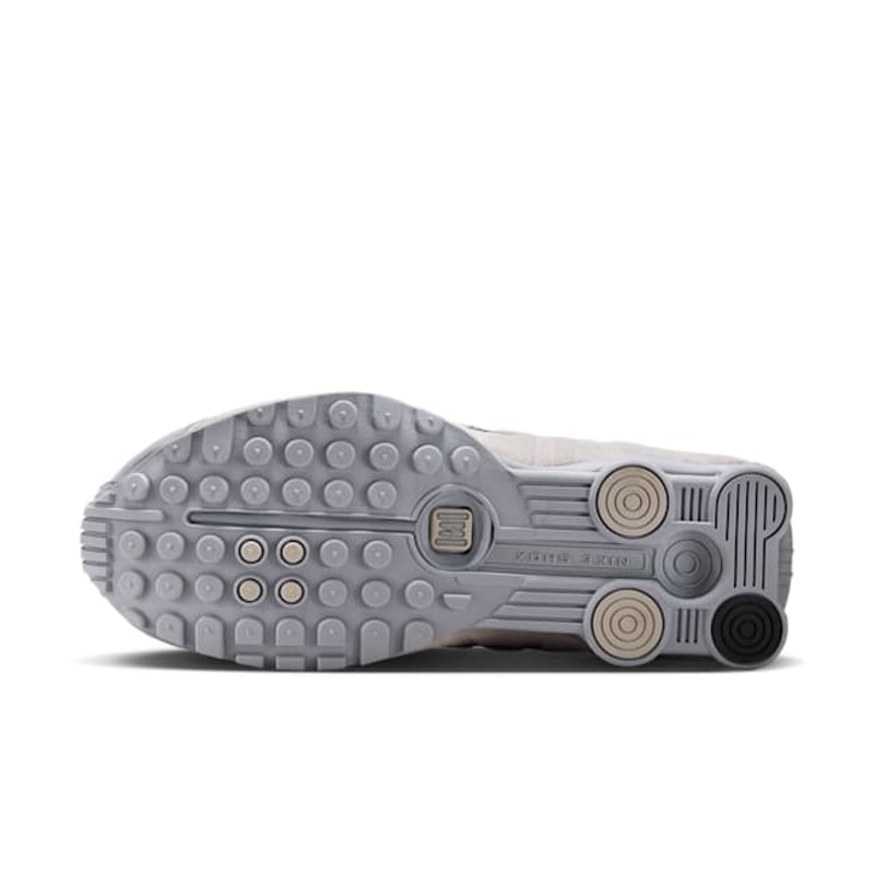 Nike Shox R4 HQ7739-001 02