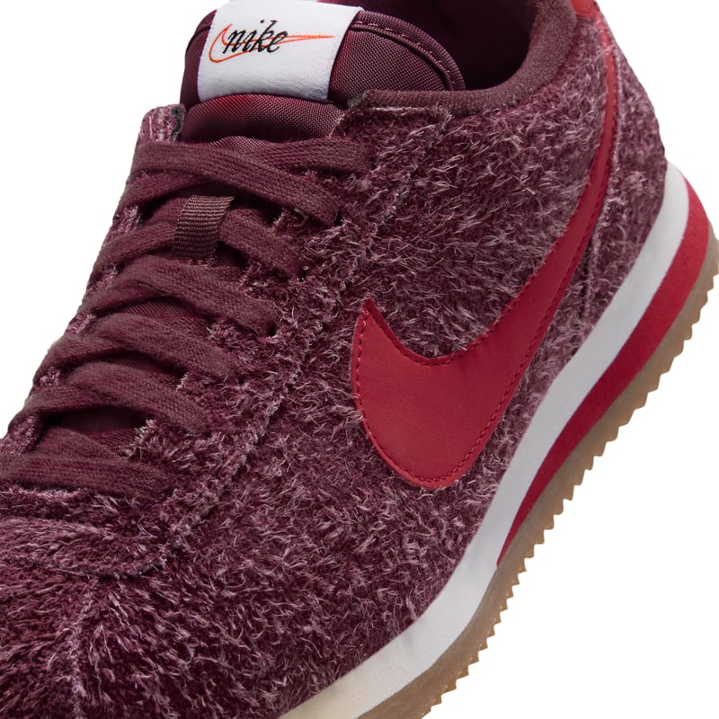 Superge Nike Cortez Suede "Pink Smoke & University Red" | Ženske | Sportstyle | 07 | SPORTSHOWROOM
