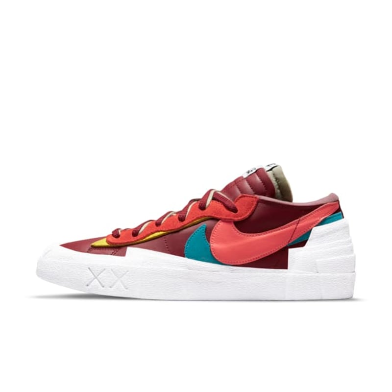 Nike Blazer Low x KAWS x sacai DM7901-600 01