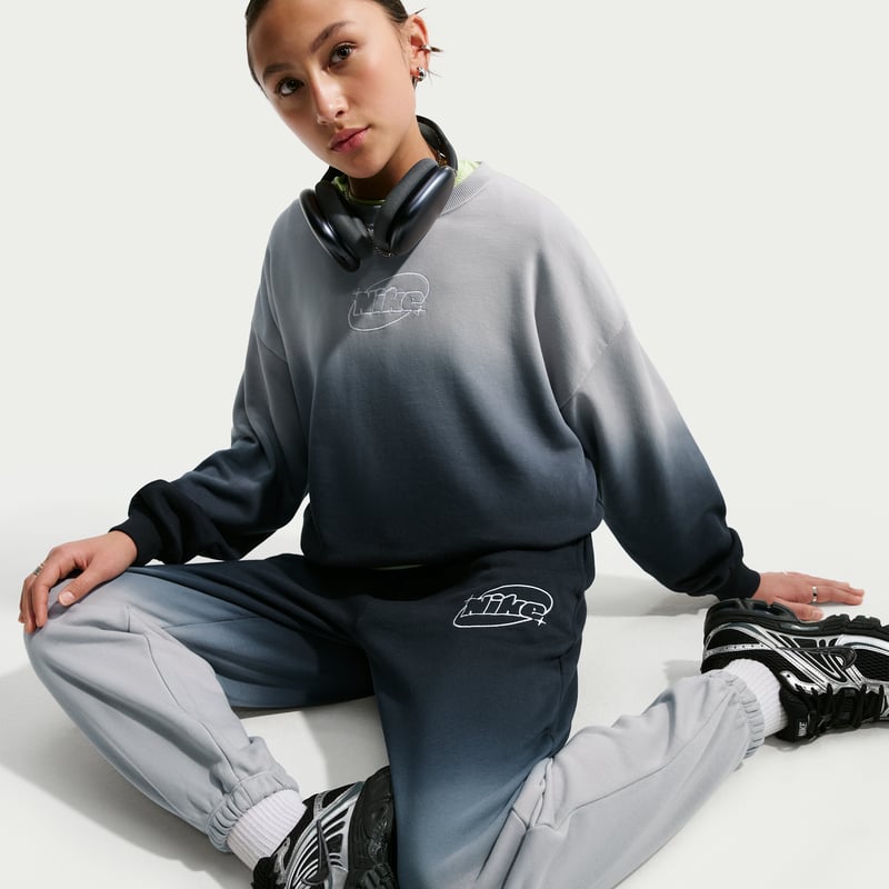 Nike Studio Fleece Loose Bukse "Light Smoke Grey & Black" | Barn | | 03 | SPORTSHOWROOM