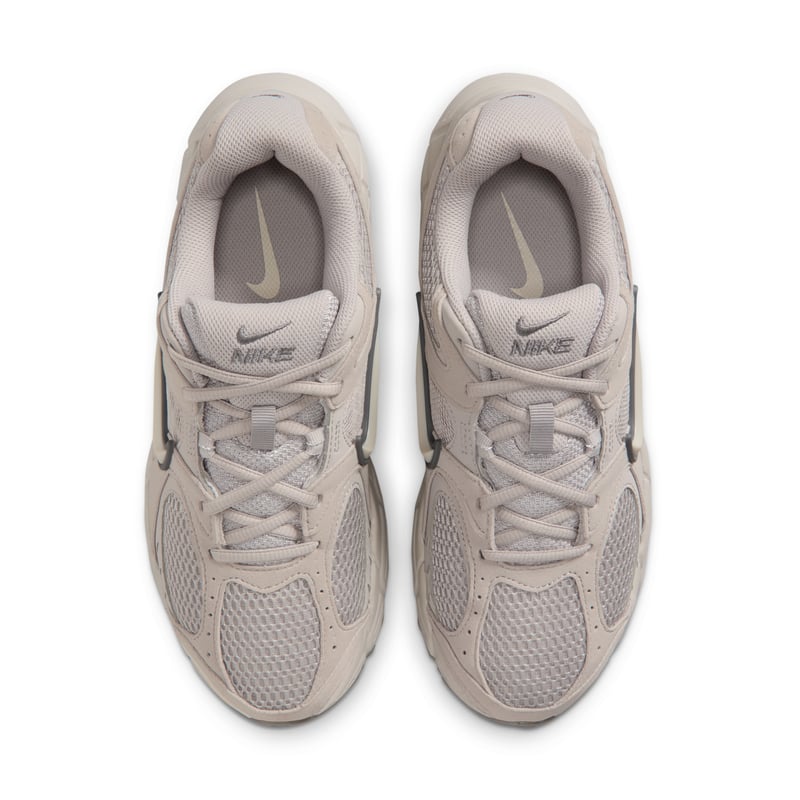 Sneakersy Nike v "Moon Particle & Light Orewood Brown" | Kobiety | Sportstyle | 04 | SPORTSHOWROOM
