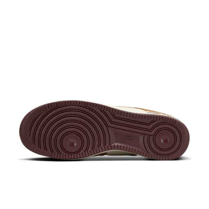 Nike Air Force 1 '07 LV8 FQ8713-200 02