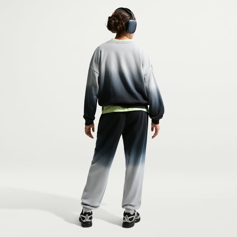 Nike Studio Fleece Lightweight Oversized Graphic Crew Genser "Light Smoke Grey" | Barn | | 04 | SPORTSHOWROOM