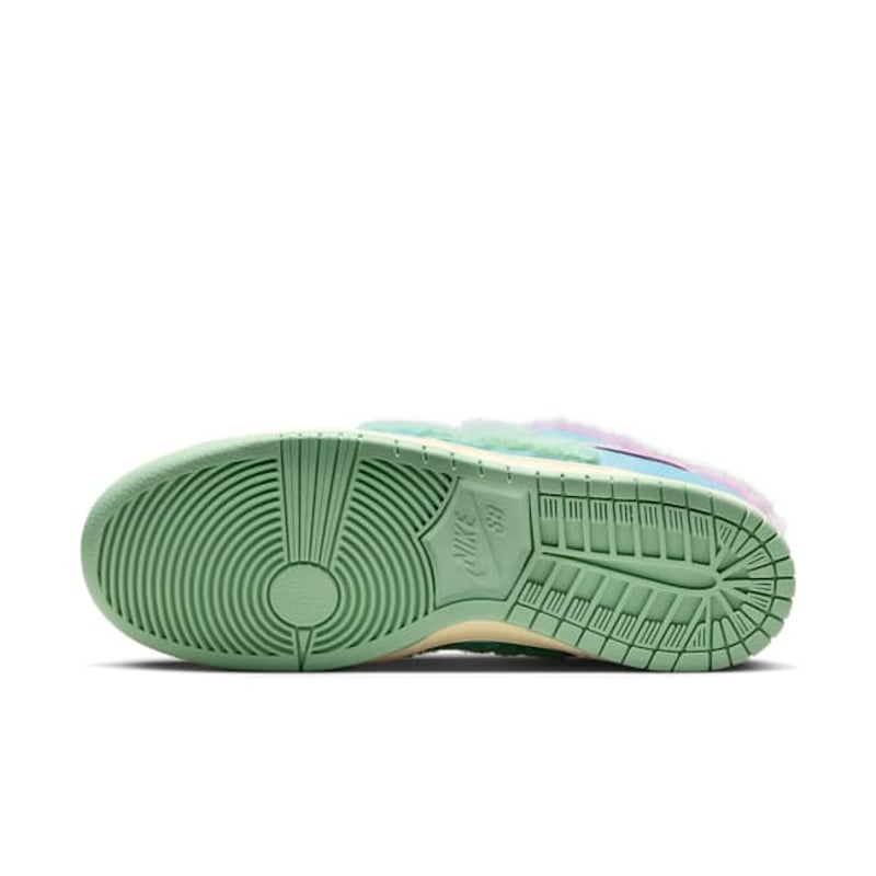 Nike SB Dunk Low x Verdy FN6040-400 02