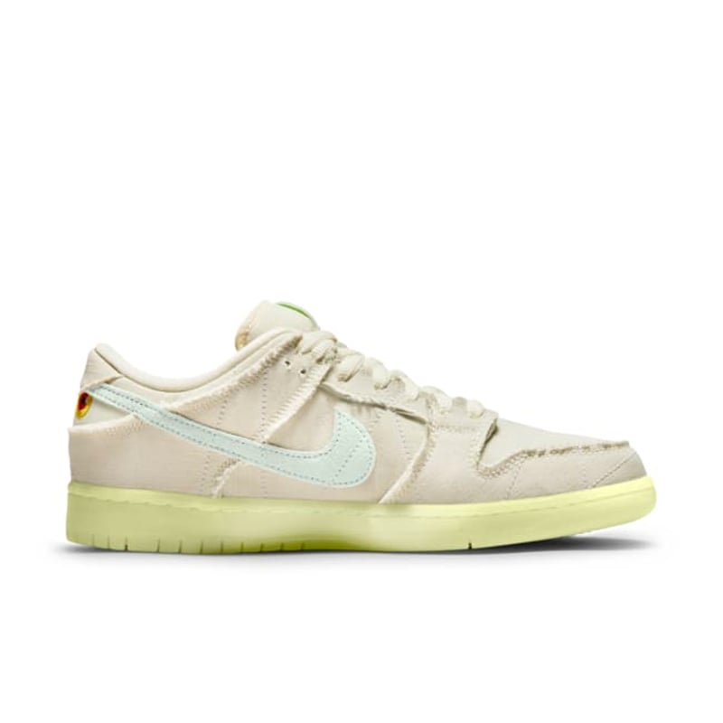 Nike SB Dunk Low DM0774-111 03