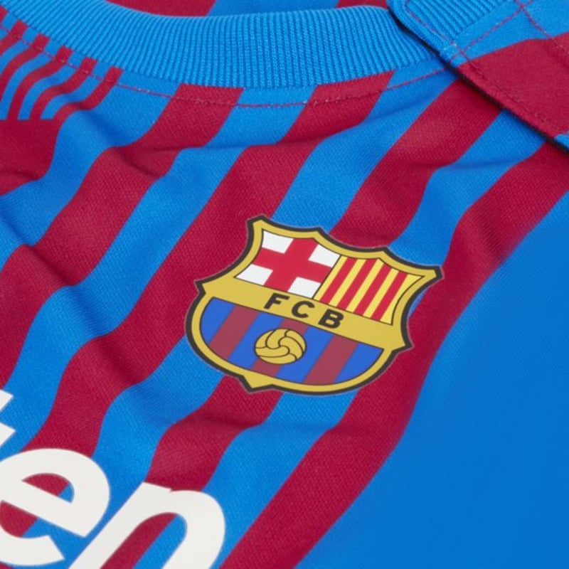 FC Barcelona 2021/22 CV8297-428 03