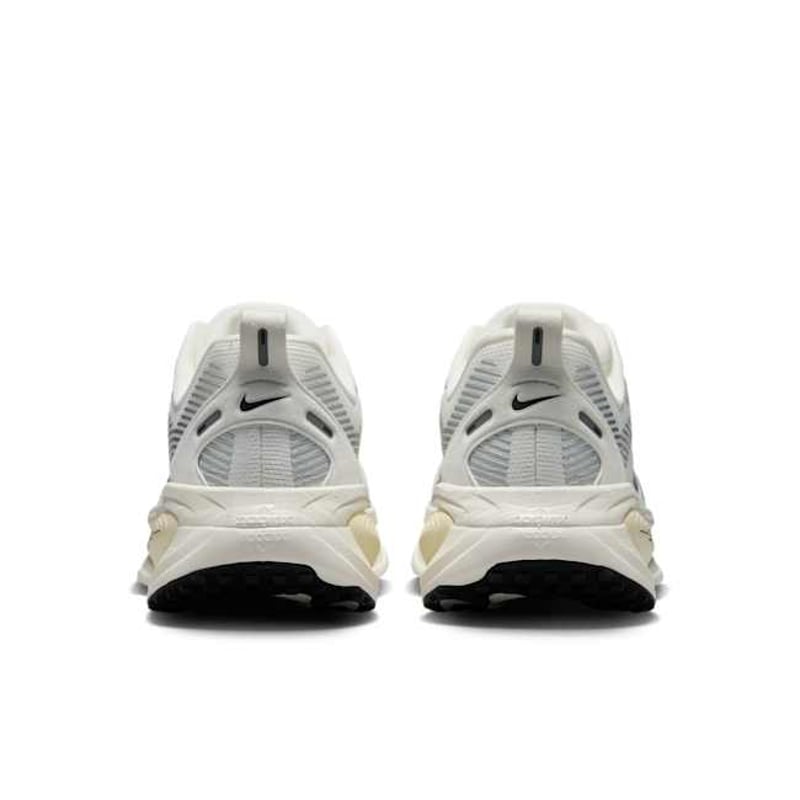 Nike Vomero 18 HM6804-101 06