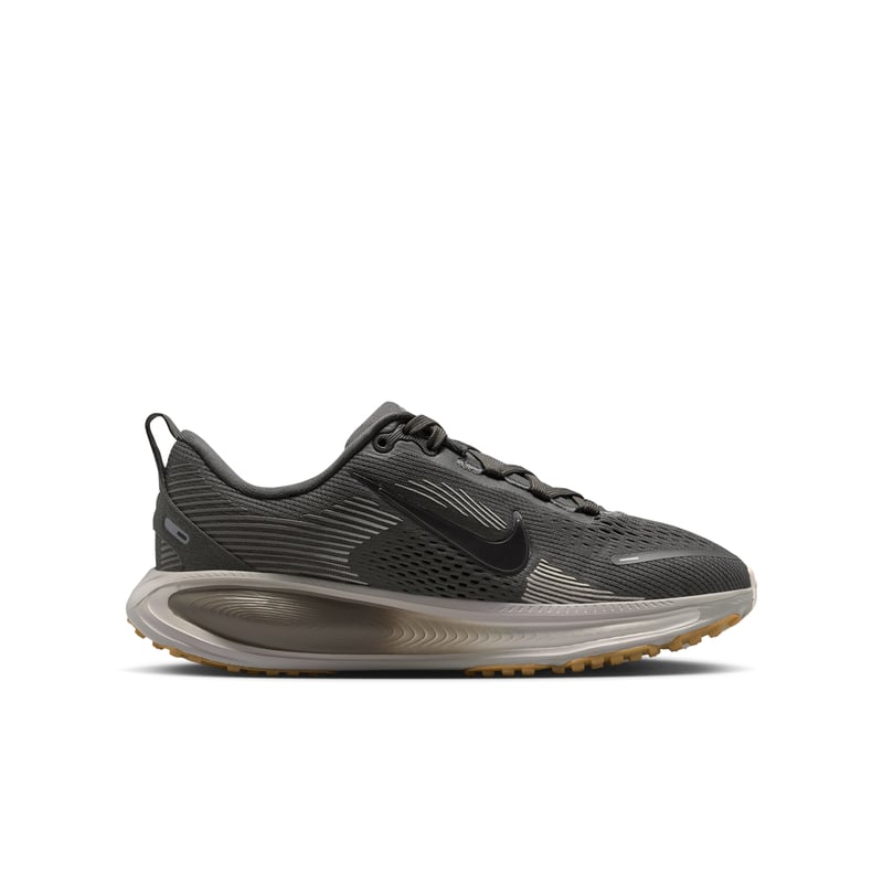 Nike Vomero 18 HQ2157-200 03