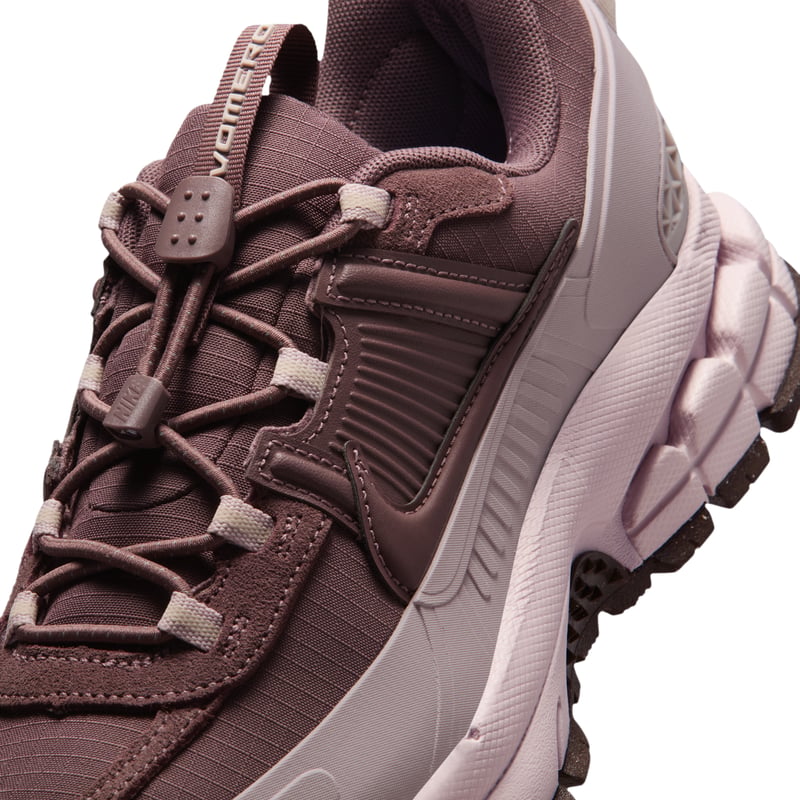 Sneakers Nike Zoom Vomero Roam "Tattoo & Particle Rose" | Donna | Sportstyle | 06 | SPORTSHOWROOM