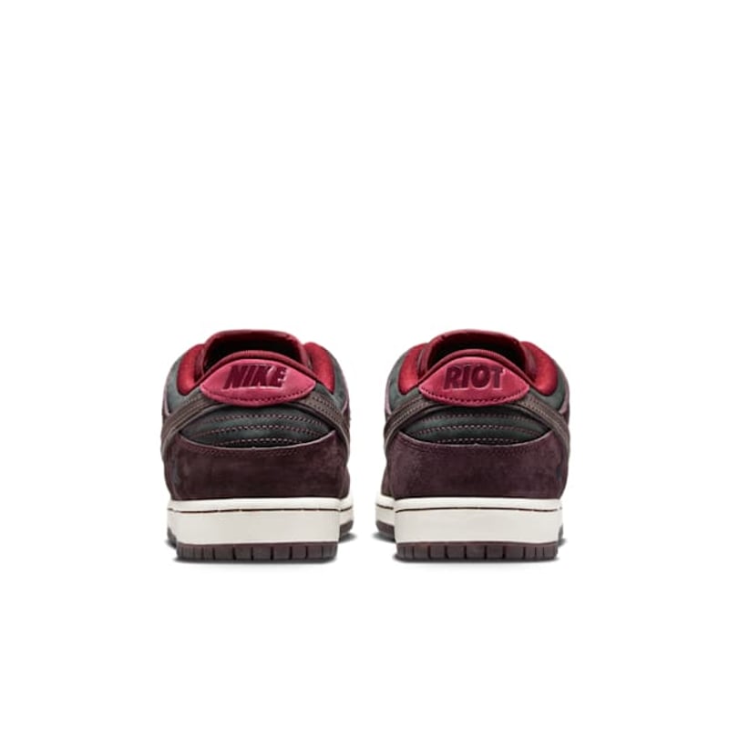 Nike SB Dunk Low Pro x RIOT Skateshop FZ1289-200 06