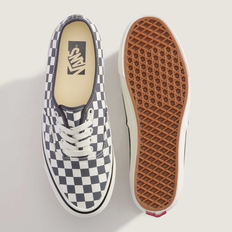 Vans Premium Authentic VN000EBNQIY 03