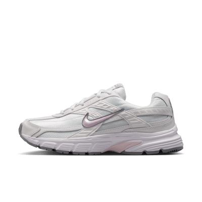 Nike Initiator Sneaker "Summit White & Bleached Lilac" | Damen | Sportstyle | 01 | SPORTSHOWROOM