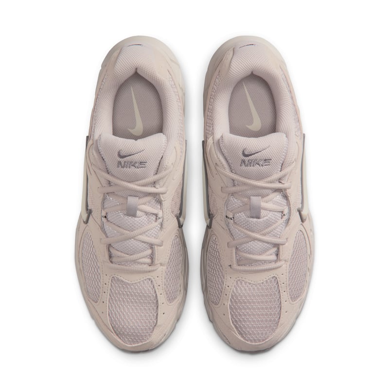 Nike V5 RNR sneakers "Moon Particle & Light Orewood Brown" | Heren | Sportstyle | 04 | SPORTSHOWROOM