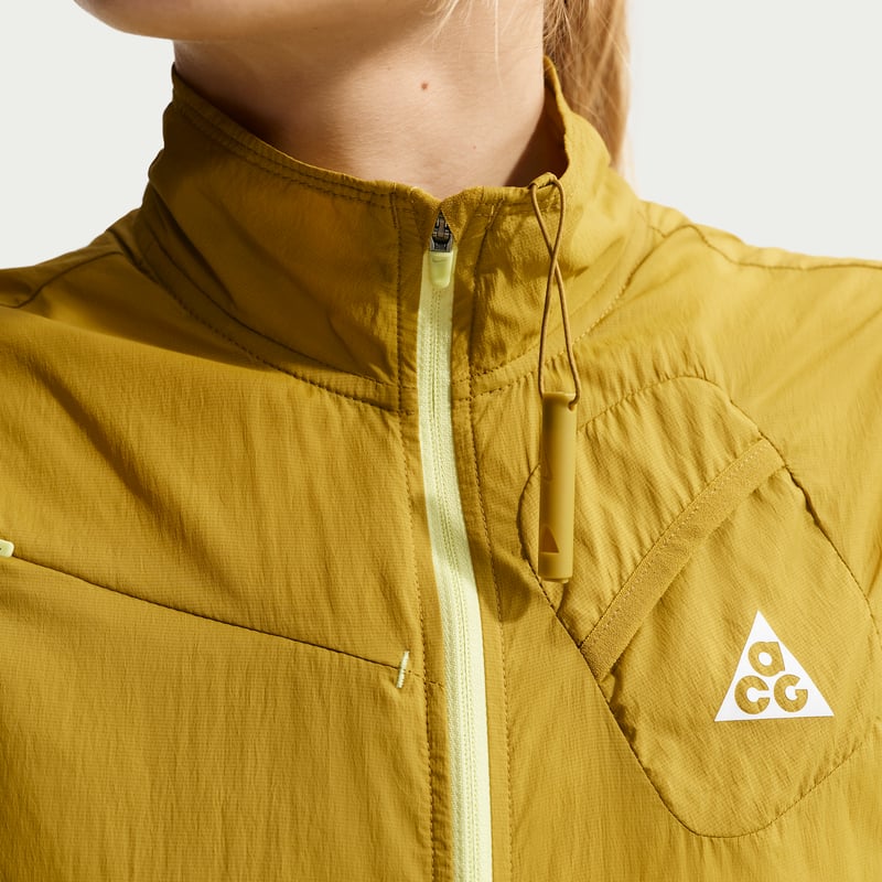 Top Nike ACG "Peat Moss & Light Liquid Lime" | Mujer | Aire Libre | 06 | SPORTSHOWROOM