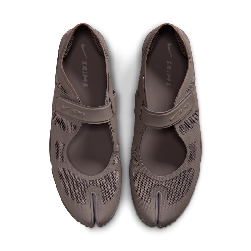Παπούτσια NikeSKIMS Rift Mesh "Cave Stone & Medium Ash" | Γυναίκες | Sportstyle | 04 | SPORTSHOWROOM