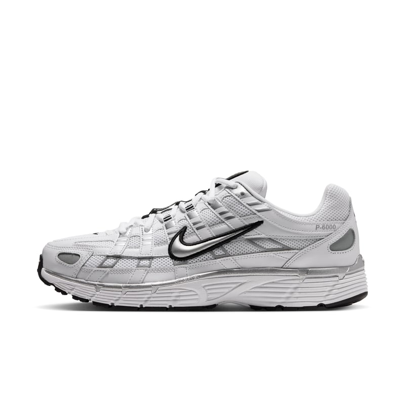 Sapatilhas Nike P-6000 "White & Metallic Silver" | Homem | Estilo desportivo | 01 | SPORTSHOWROOM