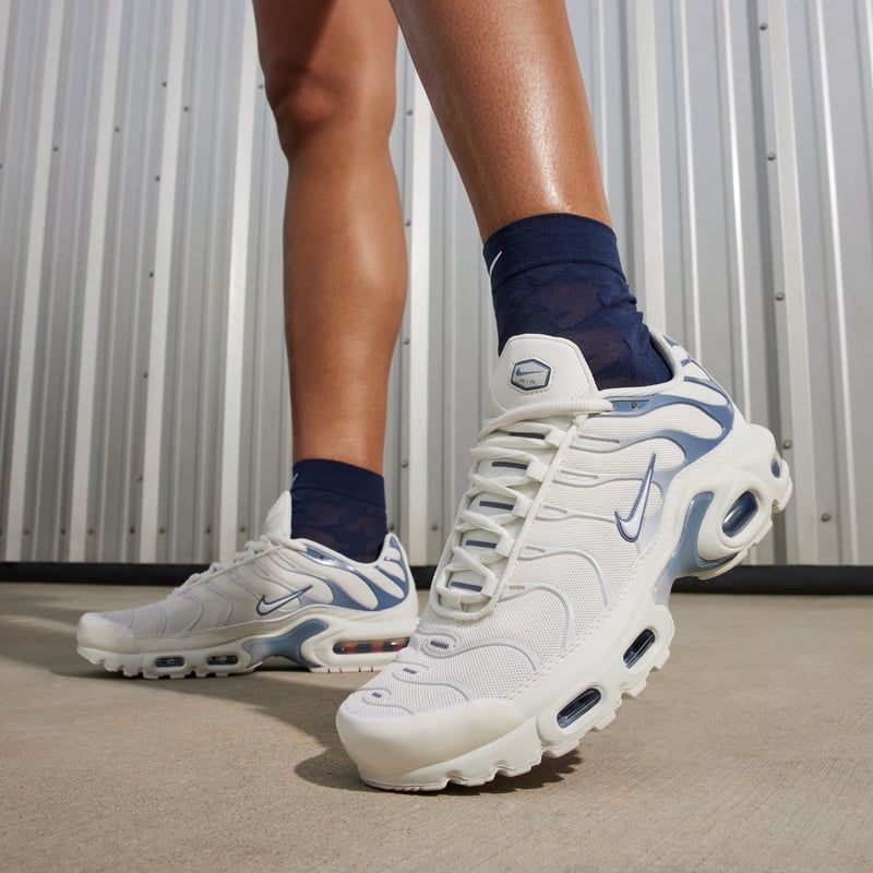 Nike Air Max Plus DZ3671-104 02