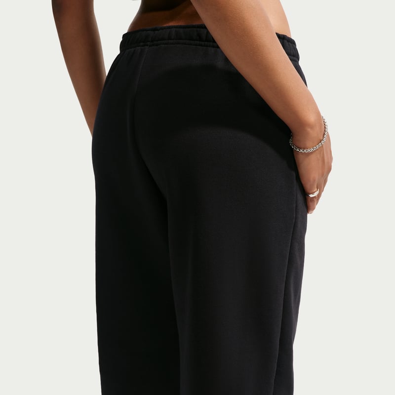 Nike Studio Fleece Medium Weight High-Rise Oversized Cuffed Bukse "Total Black & Sail" | Dame | | 02 | SPORTSHOWROOM