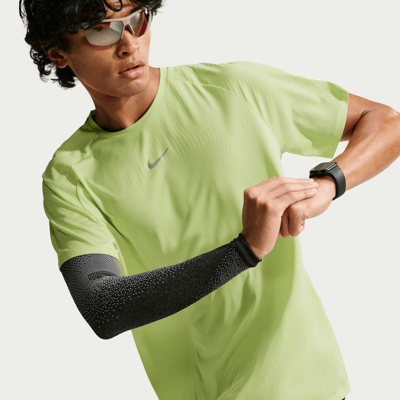 Nike Stride Aero-FIT Shirt "Light Lemon Twist & Light Silver" | Herren | Laufen | 01 | SPORTSHOWROOM
