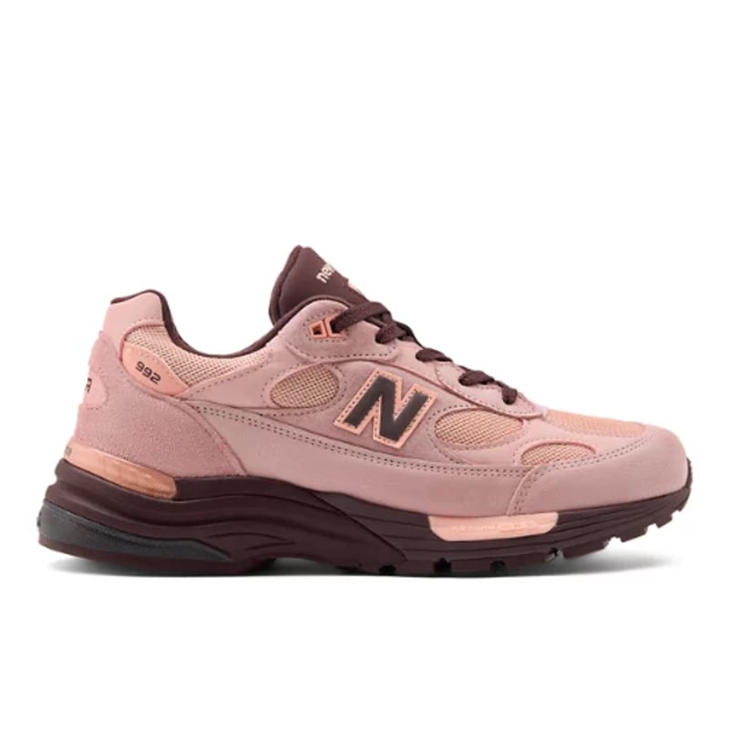 New Balance 992 Made in USA sneakerit "Pink Chalk & Cherry Leather" | Miehet & Naiset | Sportstyle | 02 | SPORTSHOWROOM