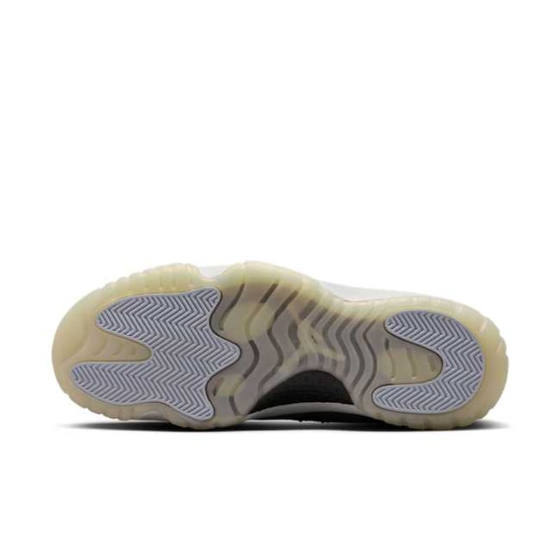 Jordan 11 Retro HQ7000-001 02