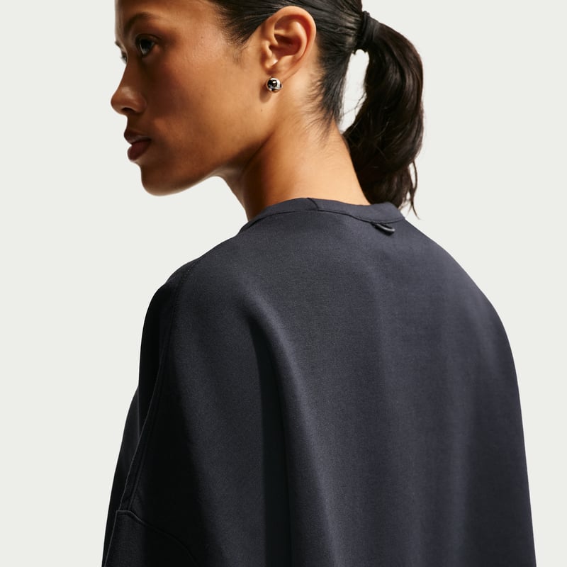 Nike 24.7 ImpossiblySoft Dri-FIT Oversized Crew HQ8193-010 02