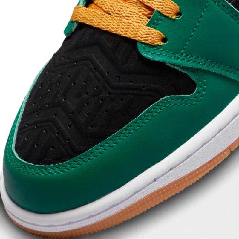 Jordan 1 Low SE DQ8422-300 03