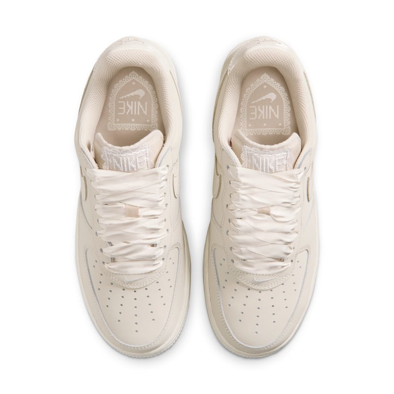 Nike Air Force 1 Retro Premium Sneaker "Oatmeal & Pale Ivory" | Damen | Sportstyle | 04 | SPORTSHOWROOM