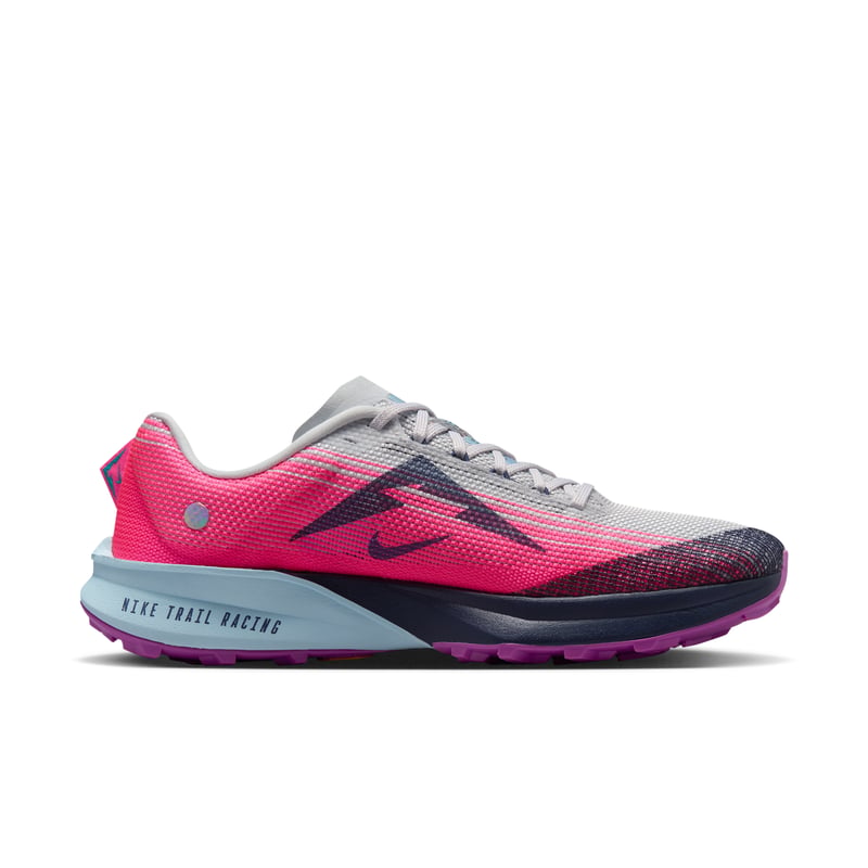 Trailová bežecká obuv Nike Kiger 10 "Metallic Platinum & Sapphire" | Muži | Vonkajšie | 03 | SPORTSHOWROOM