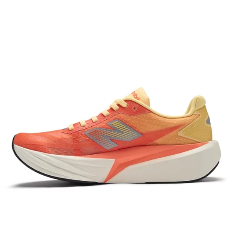 Tekaški copati New Balance FuelCell Rebel v5 "Tangerine Heat & Silver Metallic" | Ženske | Tek | 01 | SPORTSHOWROOM