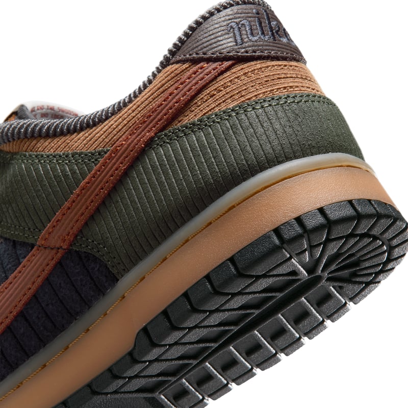 Sapatilhas Nike Dunk Low Retro Premium "Light British Tan & Cargo Khaki" | Homem | Estilo desportivo | 08 | SPORTSHOWROOM
