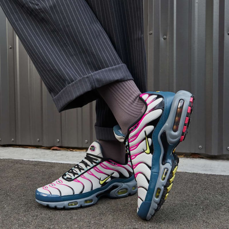 Nike Air Max Plus DH4776-002 02