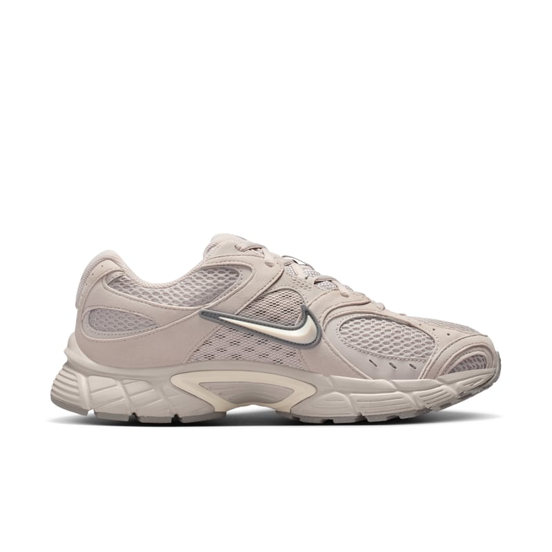 Sneakersy Nike v "Moon Particle & Light Orewood Brown" | Kobiety | Sportstyle | 03 | SPORTSHOWROOM