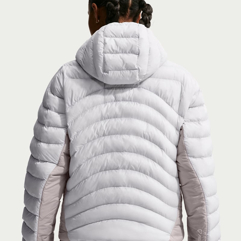 Nike ACG "Lava Flow" Therma-FIT ADV Jakke "Photon Dust & Grey Fog" | Dame | Sportstyle | 02 | SPORTSHOWROOM
