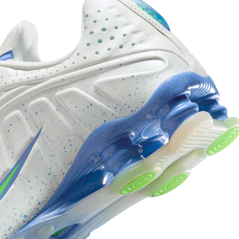 Nike Shox R4 IH2343-100 08