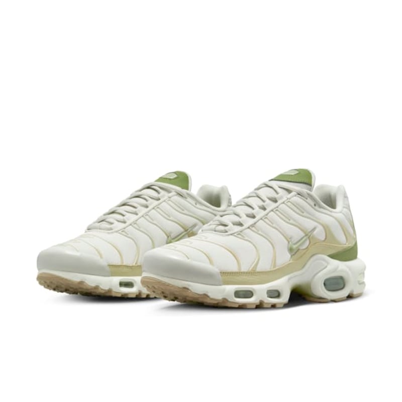 Nike Air Max Plus DX8954-001 05
