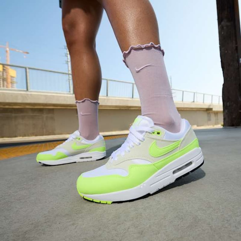 Nike Air Max 1 DZ2628-100 02