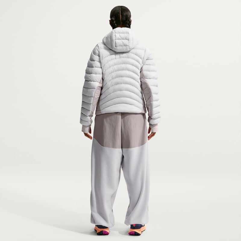 Nike ACG "Lava Flow" Therma-FIT ADV Jakke "Photon Dust & Grey Fog" | Dame | Sportstyle | 05 | SPORTSHOWROOM