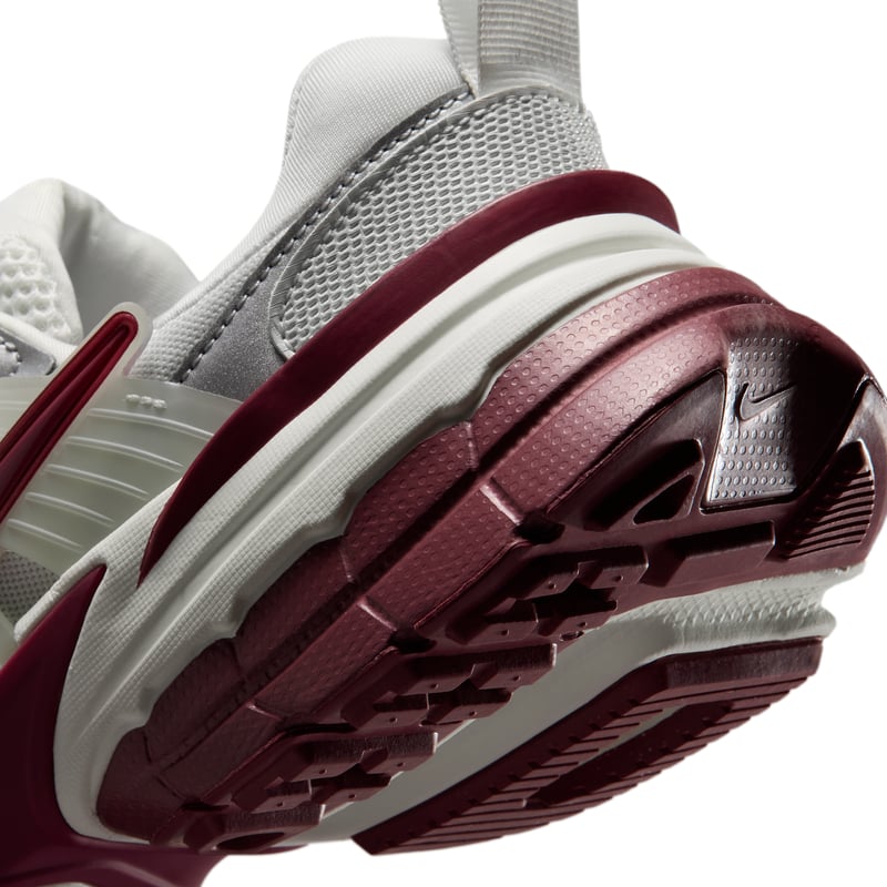Nike V2K Run trainers "Summit White & Pink Smoke" | Women | SportStyle | 08 | SPORTSHOWROOM