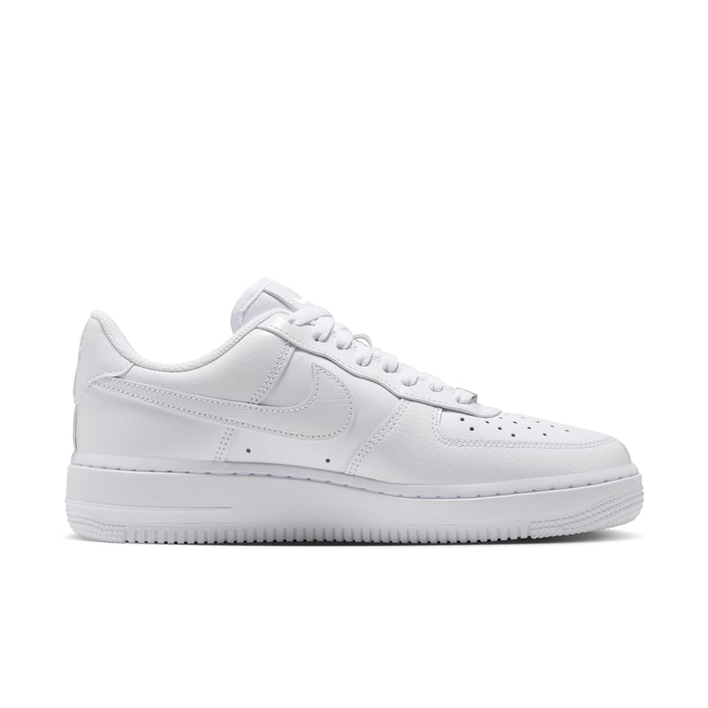 Nike Air Force 1 '07 Sneaker "White & Metallic Silver" | Damen | Sportstyle | 03 | SPORTSHOWROOM