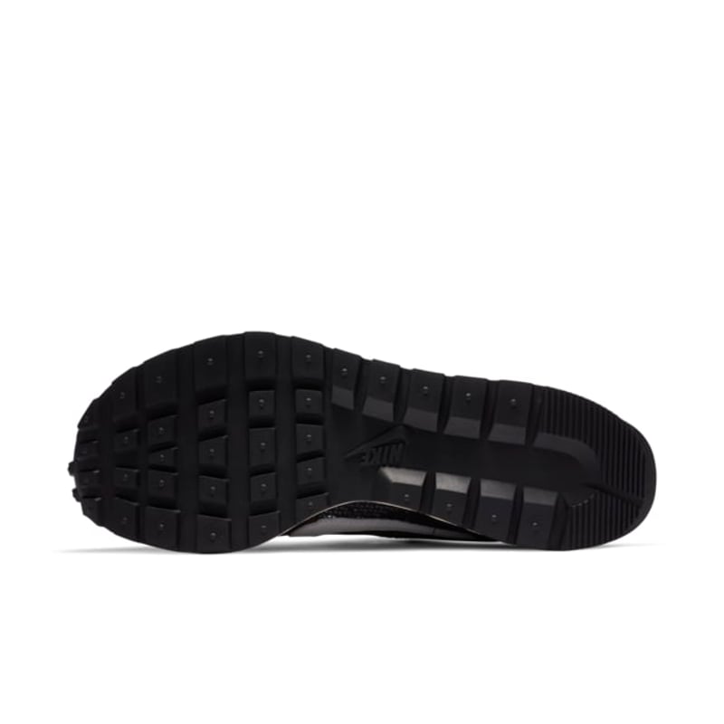 Nike VaporWaffle x sacai CV1363-001 02