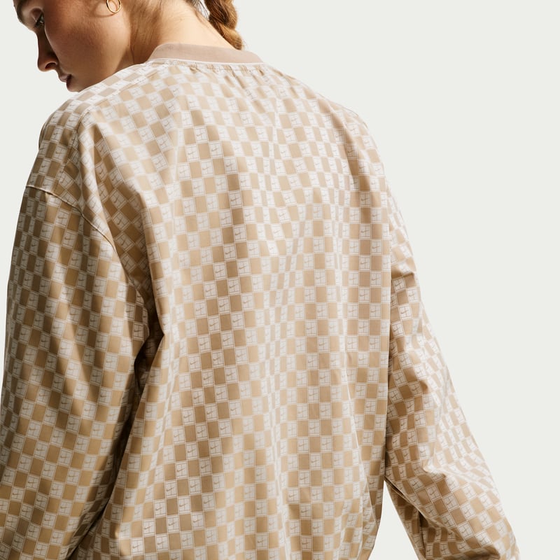 NikeCourt Court Collection Oversized Topp "Parachute Beige" | Kvinnor | Tennis | 02 | SPORTSHOWROOM