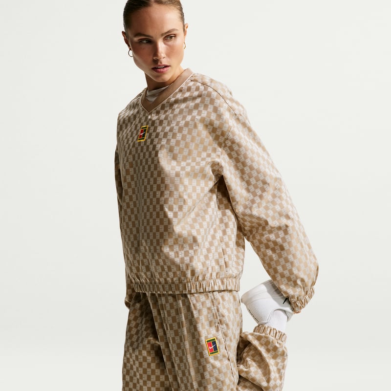 NikeCourt Court Collection Oversized Topp "Parachute Beige" | Kvinnor | Tennis | 03 | SPORTSHOWROOM