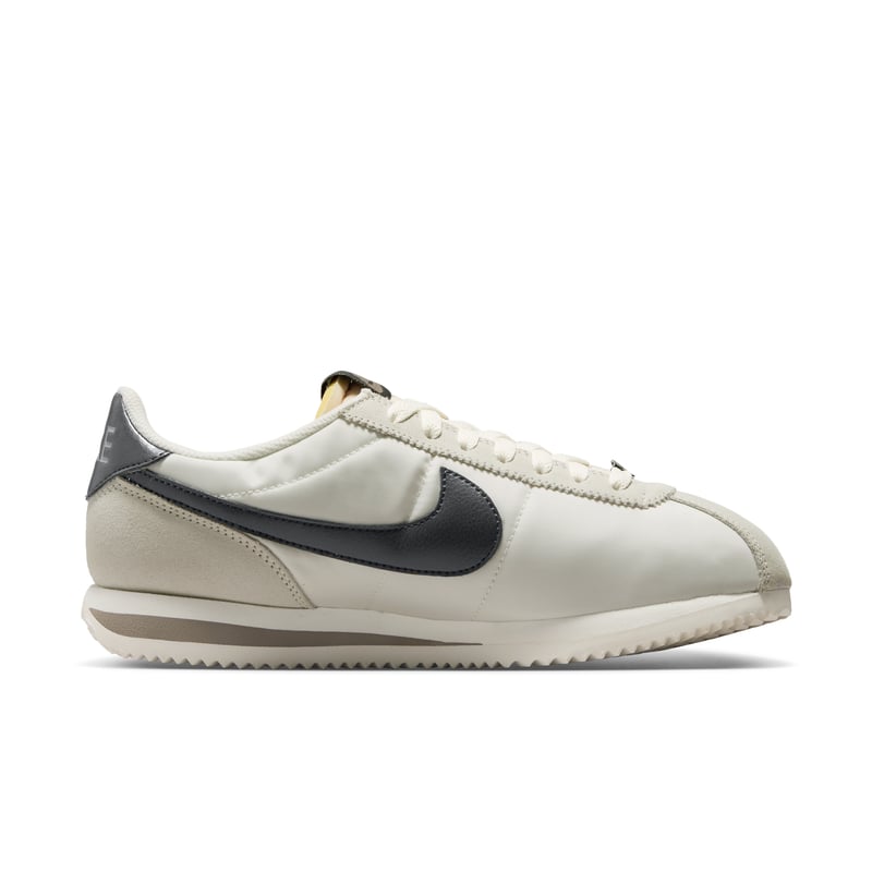 Nike Cortez Sneaker "Phantom & Off-Noir" | Damen | Sportstyle | 03 | SPORTSHOWROOM
